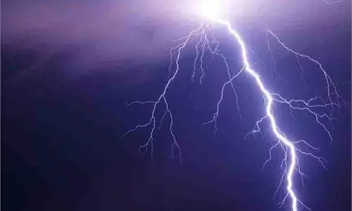 Uttarakhand: आकाशीय बिजली गिरने से किशोरी की मौत, महिला घायल Uttarakhand: आकाशीय बिजली गिरने से किशोरी की मौत, महिला घायल