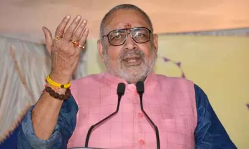 भारतीय सेना के शौर्य पर गर्व और अभिमान है : गिरिराज सिंह भारतीय सेना के शौर्य पर गर्व और अभिमान है : गिरिराज सिंह