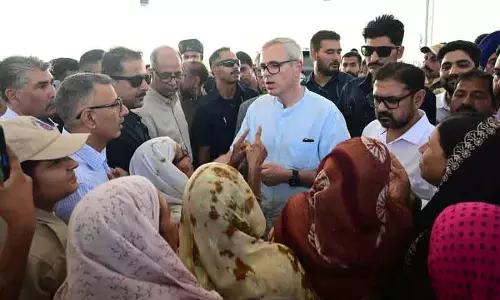 सीएम उमर ने गोलाबारी पीड़ितों के परिजनों को ₹10 लाख सहायता की घोषणा की