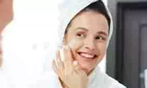 Skin Care Tips : त्वचा के दाग धब्बे दूर करने के लिए ऐसे करें आलू के रस का इस्तेमाल Skin Care Tips : त्वचा के दाग धब्बे दूर करने के लिए ऐसे करें आलू के रस का इस्तेमाल