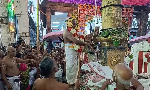कांचीपुरम वरदराजा पेरुमल मंदिर वैकासी महोत्सव: ध्वजारोहण के साथ हुई शुरुआत