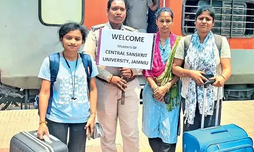 Odisha : जम्मू से ओडिशा पहुंचे छात्र Odisha : जम्मू से ओडिशा पहुंचे छात्र