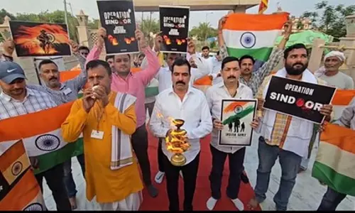 वाराणसी: काशीवासियों ने भारतीय सेना के लिए किया हनुमान चालीसा का पाठ