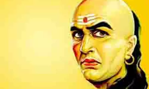 Chanakya Niti: अगर आपमें भी हैं ये गुण, तो माँ लक्ष्मी नहीं होंगी कभी आपसे नाराज Chanakya Niti: अगर आपमें भी हैं ये गुण, तो माँ लक्ष्मी नहीं होंगी कभी आपसे नाराज