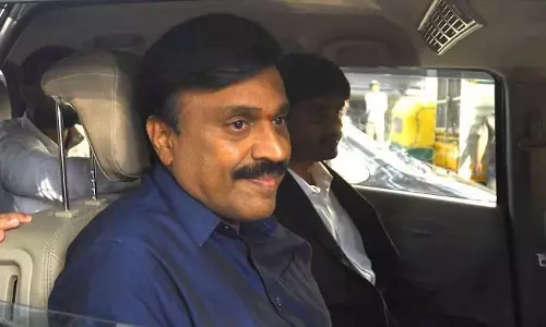 Mining : क्या जनार्दन रेड्डी से नुकसान की भरपाई के लिए तपाल बंधुओं की लड़ाई शुरू हो गई Mining : क्या जनार्दन रेड्डी से नुकसान की भरपाई के लिए तपाल बंधुओं की लड़ाई शुरू हो गई