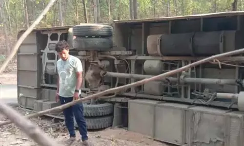 कोरबा में बड़ा हादसा, कई यात्री घायल