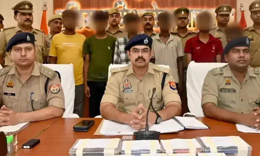 Prayagraj: लूटपाट करने वाले गिरोह पर पुलिस की कार्रवाई, कीमती जेवर बरामद