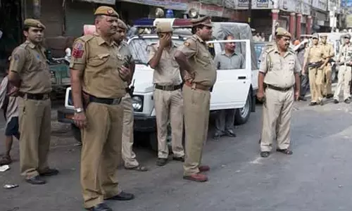 17 साल से फरार चल रहा बलात्कार-हत्या का आरोपी चलती ट्रेन में पकड़ा गया