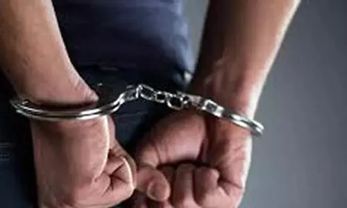 Bareilly: दुष्कर्म का फर्जी केस दर्ज कराकर लोगों से वसूली, मास्टरमाइंड गिरफ्तार Bareilly: दुष्कर्म का फर्जी केस दर्ज कराकर लोगों से वसूली, मास्टरमाइंड गिरफ्तार