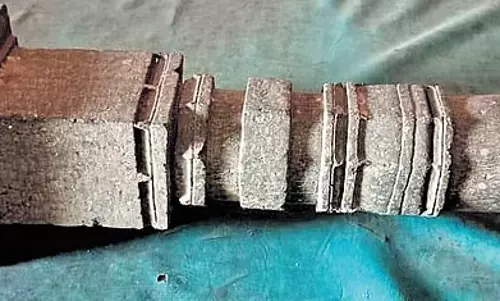 Telangana: नागनूर गांव में काकतीय युग के मंदिर का स्तंभ मिला Telangana: नागनूर गांव में काकतीय युग के मंदिर का स्तंभ मिला
