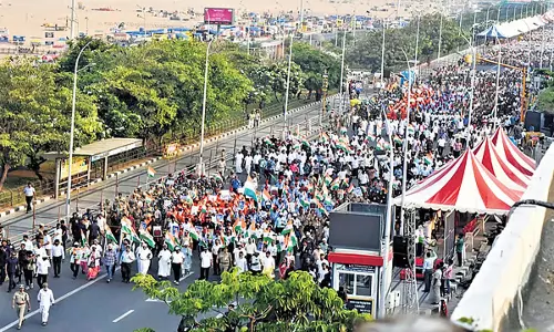सशस्त्र बलों के समर्थन में सीएम स्टालिन की रैली में 20,000 लोग शामिल हुए सशस्त्र बलों के समर्थन में सीएम स्टालिन की रैली में 20,000 लोग शामिल हुए