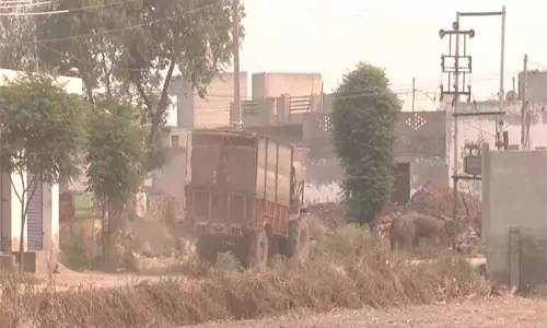 Jalandhar DC ने स्थानीय लोगों से असत्यापित सोशल मीडिया संदेशों को अग्रेषित करने से बचने का आग्रह किया Jalandhar DC ने स्थानीय लोगों से असत्यापित सोशल मीडिया संदेशों को अग्रेषित करने से बचने का आग्रह किया