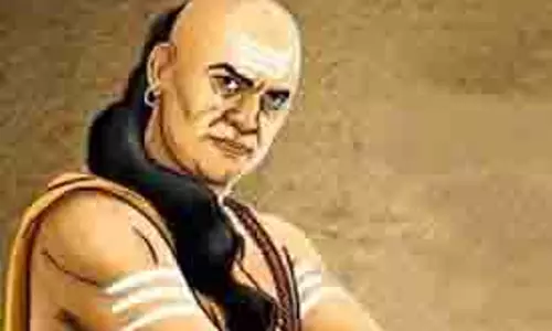 Chanakya Niti :ये आदतें जीवन के पतन का कारण बन सकती हैं, चाणक्य की नीतियों से जानें उपाय