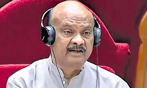 AP विधानसभा अध्यक्ष ने राष्ट्रीय रक्षा कोष में अपना वेतन दान किया AP विधानसभा अध्यक्ष ने राष्ट्रीय रक्षा कोष में अपना वेतन दान किया
