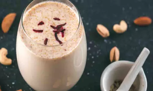 Rose Thandai:  गर्मियों में पिएं ये रोज ठंडाई, 10 मिनट में बनाने के लिए अपनाएं ये तरीका