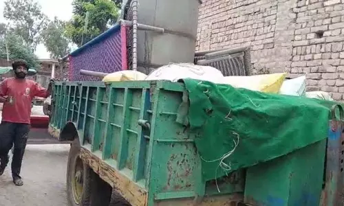 Punjab: भयभीत ग्रामीण रात में सुरक्षित स्थानों पर चले गए Punjab: भयभीत ग्रामीण रात में सुरक्षित स्थानों पर चले गए
