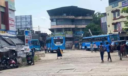 15 वर्षीय किशोर के साथ यौन उत्पीड़न के मामले में महिला का पति गिरफ्तार 15 वर्षीय किशोर के साथ यौन उत्पीड़न के मामले में महिला का पति गिरफ्तार