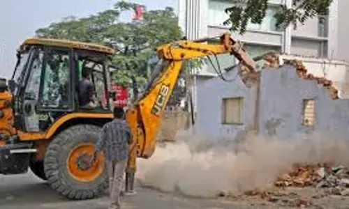 Bareilly: अवैध निर्माण के खिलाफ नगर निगम की कार्रवाई, 10 दुकानें सील Bareilly: अवैध निर्माण के खिलाफ नगर निगम की कार्रवाई, 10 दुकानें सील