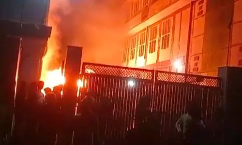 Kundli में चार फैक्ट्रियों में लगी भीषण आग Kundli में चार फैक्ट्रियों में लगी भीषण आग
