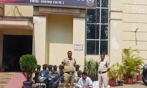 शराब तस्कर गिरफ्तार, सप्लाई करने वाला था ढाबा में शराब तस्कर गिरफ्तार, सप्लाई करने वाला था ढाबा में