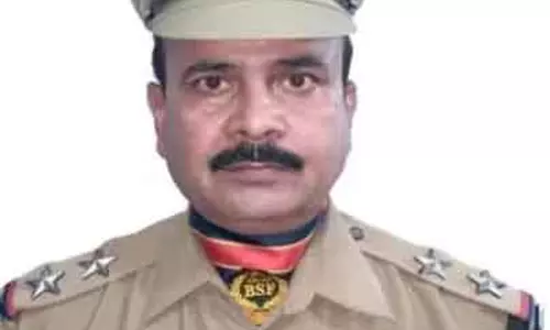 पाक गोलीबारी में शहीद बीएसएफ जवान को श्रद्धांजलि पाक गोलीबारी में शहीद बीएसएफ जवान को श्रद्धांजलि