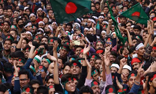Bangladesh की अंतरिम सरकार ने अवामी लीग पर प्रतिबंध लगाया Bangladesh की अंतरिम सरकार ने अवामी लीग पर प्रतिबंध लगाया