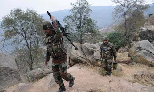 नियंत्रण रेखा पर गोलाबारी में वरिष्ठ अधिकारी-JCO, सार्जेंट समेत सात की मौत नियंत्रण रेखा पर गोलाबारी में वरिष्ठ अधिकारी-JCO, सार्जेंट समेत सात की मौत