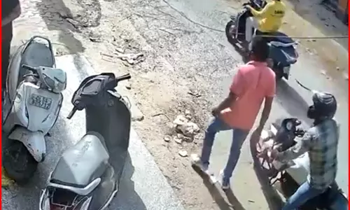 लूट का LIVE वीडियो, पुलिस ने मुठभेड़ के बाद आरोपी को दबोचा