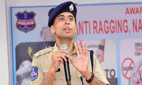 एसपी अखिल महाजन ने की छापेमारी, Adilabad में 13 स्क्रैप व्यापारियों पर मामला दर्ज
