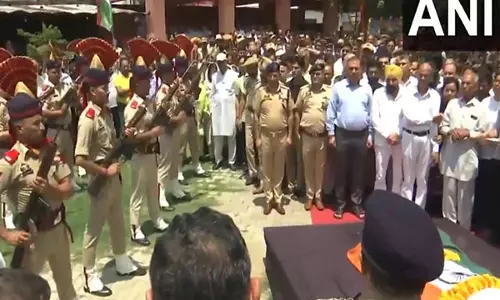 सीमा पार से गोलाबारी में शहीद हुए ADDC राज कुमार थापा को अंतिम श्रद्धांजलि दी गई