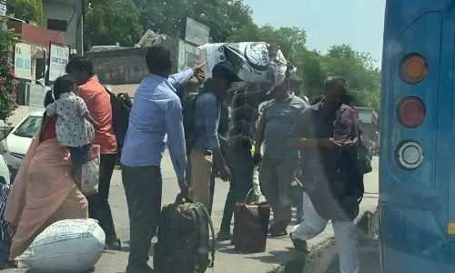 Jalandhar: तनाव बढ़ने और कृषि संकट बढ़ने के कारण प्रवासी श्रमिक अपने गृह राज्यों को लौट रहे