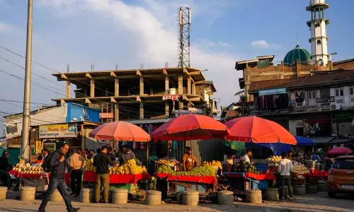 घबराने की जरूरत नहीं, J&K में आवश्यक वस्तुओं की पर्याप्त आपूर्ति