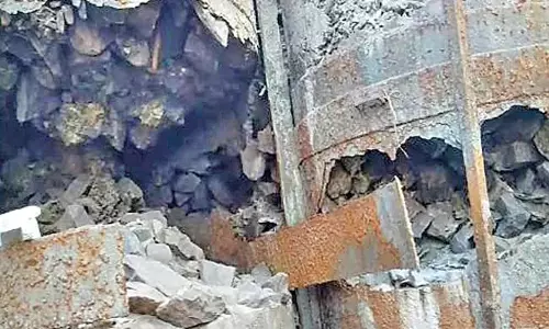 Andhra : श्रीशैलम परियोजना पर खतरा मंडरा रहा Andhra : श्रीशैलम परियोजना पर खतरा मंडरा रहा