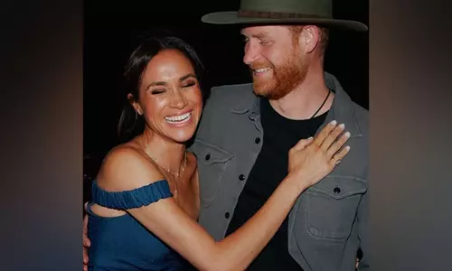 मेघन मार्कल ने Prince Harry के साथ बियॉन्से कॉन्सर्ट के रोमांटिक पल शेयर किए मेघन मार्कल ने Prince Harry के साथ बियॉन्से कॉन्सर्ट के रोमांटिक पल शेयर किए