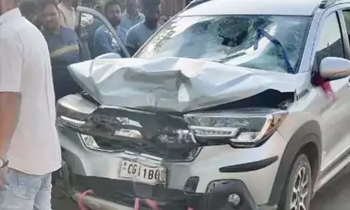 कार ने ट्रेलर चालक को लिया चपेट में, मौत