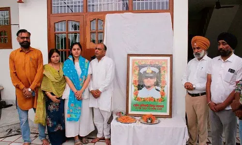 युद्ध विराम राष्ट्र का रणनीतिक निर्णय, लेफ्टिनेंट Narwal के पिता युद्ध विराम राष्ट्र का रणनीतिक निर्णय, लेफ्टिनेंट Narwal के पिता