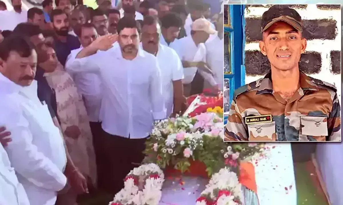 Andhra: शहीद सेना जवान मुरली नाइक का आज होगा अंतिम संस्कार Andhra: शहीद सेना जवान मुरली नाइक का आज होगा अंतिम संस्कार
