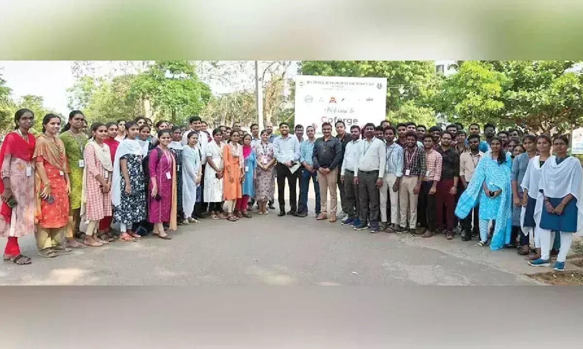 Andhra: क्यूआईएस कॉलेज के 63 छात्रों को एमएनसी में नौकरी मिली