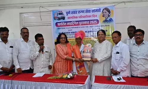 विश्व नर्स दिवस पर उत्कृष्ट सेवा के लिए नर्सों को फ्लोरेंस लाइट सिंगल पुरस्कार से सम्मानित किया