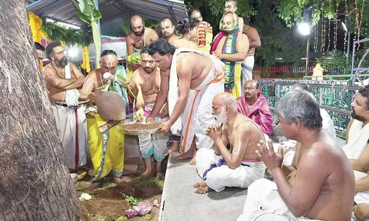 Andhra: तिरुचानुर मंदिर में अंकुरारपनम का आयोजन किया गया