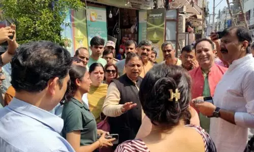 GMC नेताओं ने गोलाबारी प्रभावित इलाकों का दौरा किया, जीएमसी में घायलों से मुलाकात की