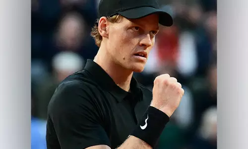 Italian Open: दुनिया के नंबर एक खिलाड़ी सिनर ने नवोन पर जीत के साथ प्रतियोगिता में वापसी की Italian Open: दुनिया के नंबर एक खिलाड़ी सिनर ने नवोन पर जीत के साथ प्रतियोगिता में वापसी की
