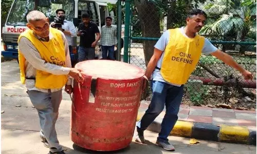 Police ने आतंकवाद विरोधी मॉक ड्रिल का आयोजन किया Police ने आतंकवाद विरोधी मॉक ड्रिल का आयोजन किया