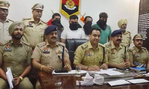 Ludhiana: झपटमारी और नशीले पदार्थ की तस्करी के मामले में चार गिरफ्तार Ludhiana: झपटमारी और नशीले पदार्थ की तस्करी के मामले में चार गिरफ्तार