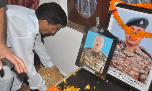 राजौरी में पाकिस्तान की ओर से भारी सीमा पार गोलीबारी के दौरान सूबेदार मेजर पवन कुमार शहीद राजौरी में पाकिस्तान की ओर से भारी सीमा पार गोलीबारी के दौरान सूबेदार मेजर पवन कुमार शहीद