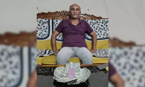Telangana: सिंचाई इंजीनियर 60,000 रुपये की रिश्वत लेते रंगे हाथ पकड़ा गया Telangana: सिंचाई इंजीनियर 60,000 रुपये की रिश्वत लेते रंगे हाथ पकड़ा गया