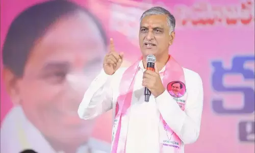 हरीश राव ने घर से TG EAPCET परिणाम जारी करने के लिए सीएम रेवंत की आलोचना की हरीश राव ने घर से TG EAPCET परिणाम जारी करने के लिए सीएम रेवंत की आलोचना की