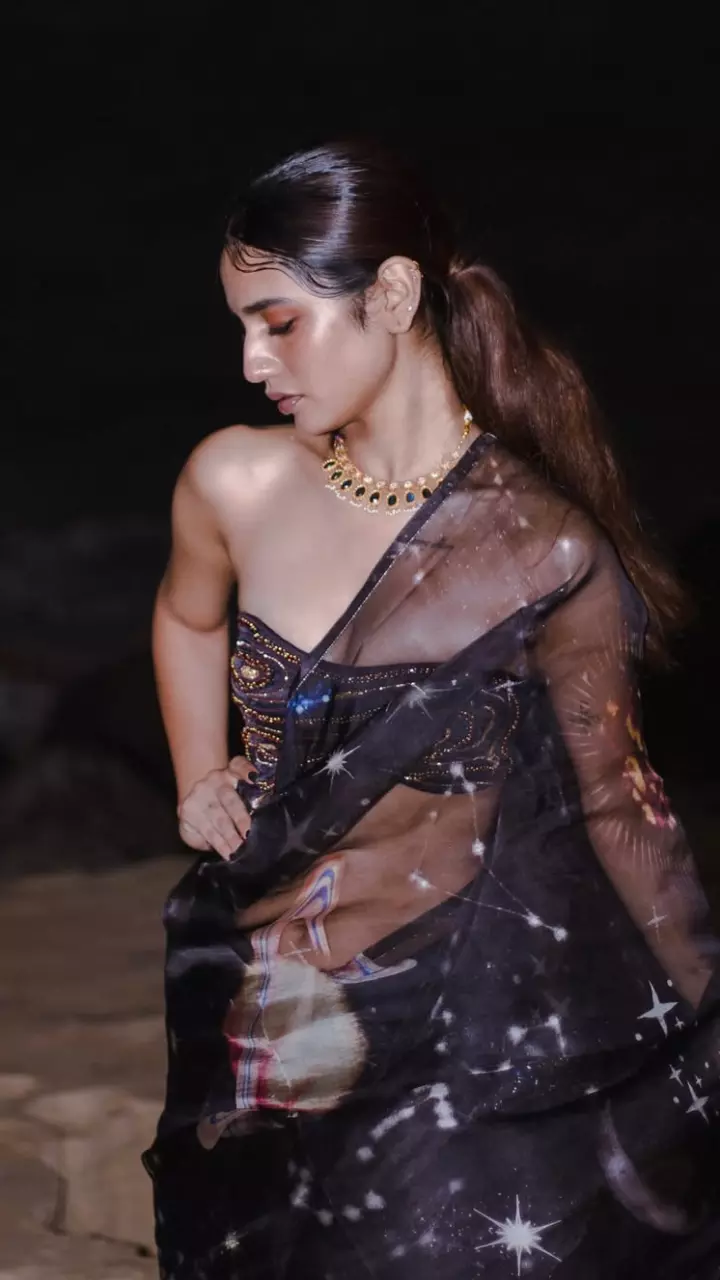वासन श्रीजेश ने साड़ी पहन बरपाया कहर