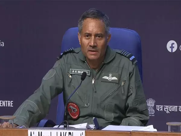 पाकिस्तान द्वारा ड्रोन हमलों से कोई नुकसान नहीं: Air Marshal A.K. Bharti पाकिस्तान द्वारा ड्रोन हमलों से कोई नुकसान नहीं: Air Marshal A.K. Bharti
