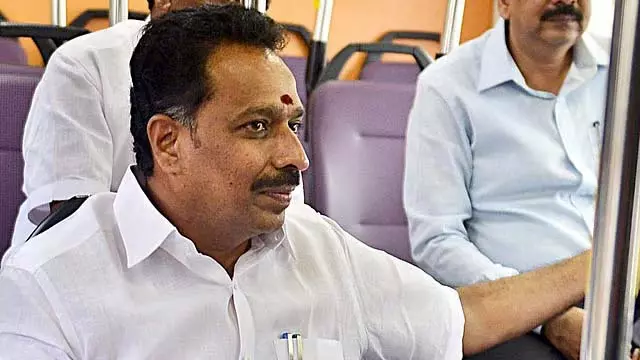 100 करोड़ रुपये की जमीन हड़पने का मामला: पूर्व AIADMK मंत्री को समन जारी 100 करोड़ रुपये की जमीन हड़पने का मामला: पूर्व AIADMK मंत्री को समन जारी